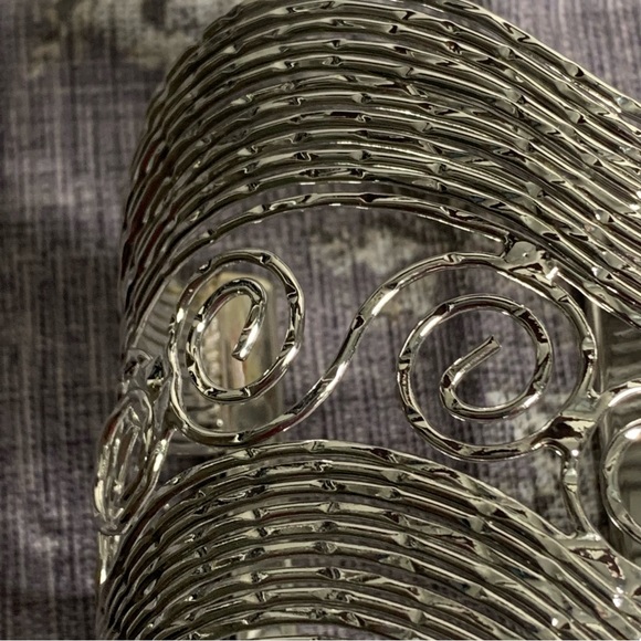 Brand New Metal Waved Cuff Bracelet - Picture 10 of 10